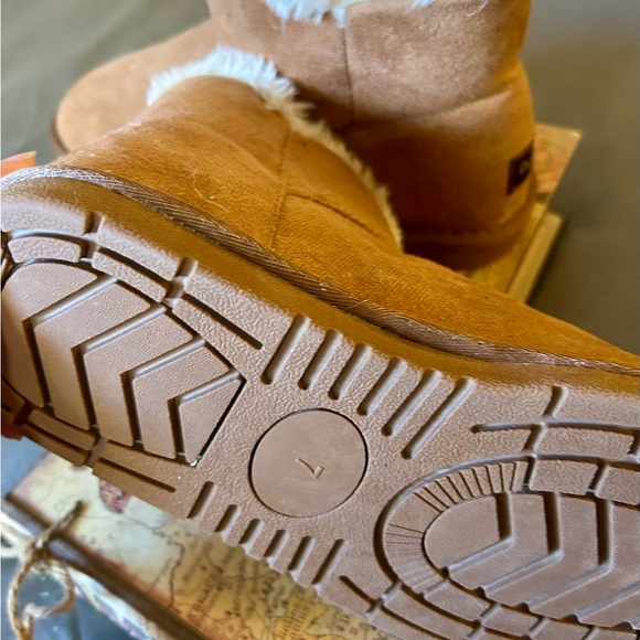 CLPP'LI Women's Single Button Mini Winter Boots - Picture 5 of 5